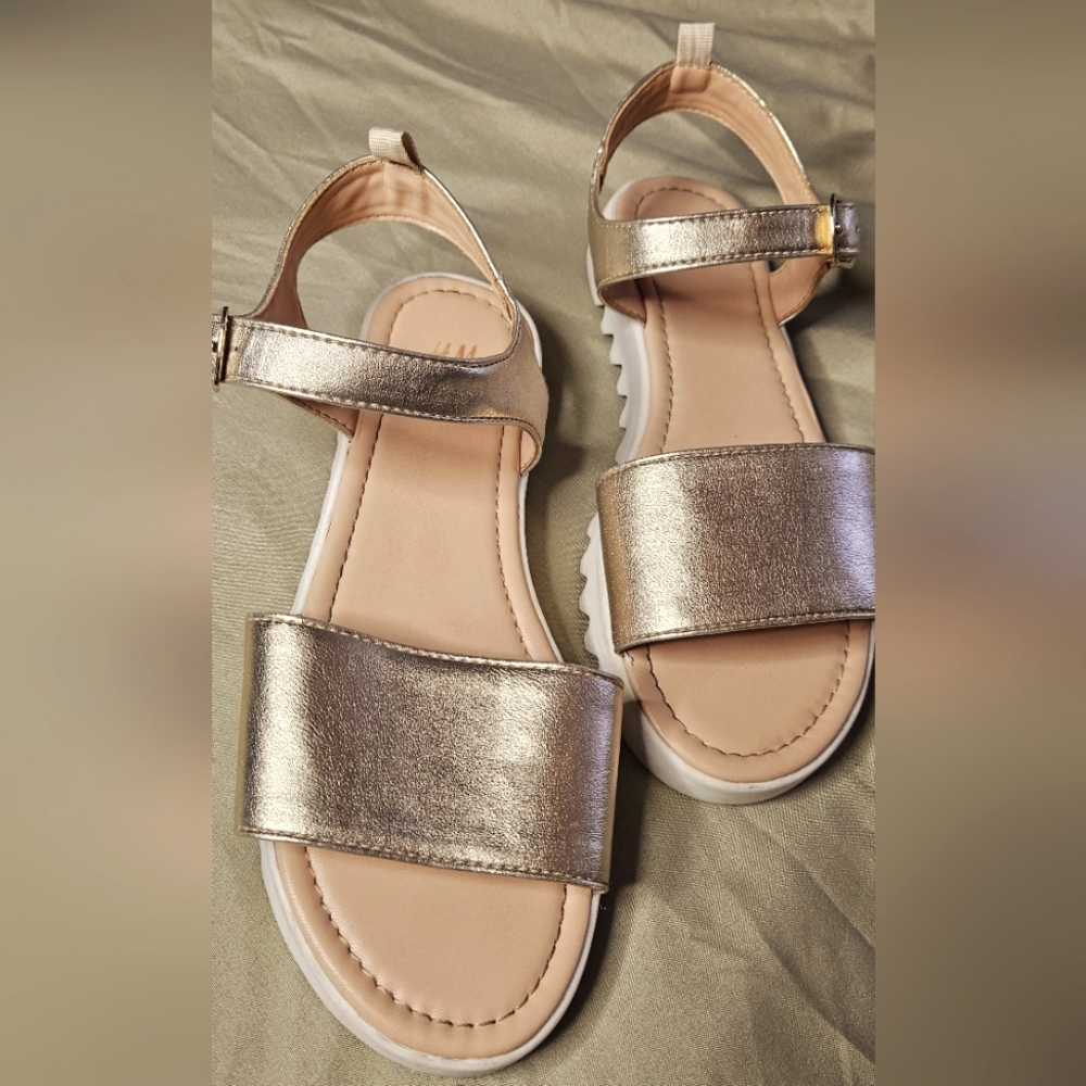 H&M Girls Metallic Gold Sandals Size 2